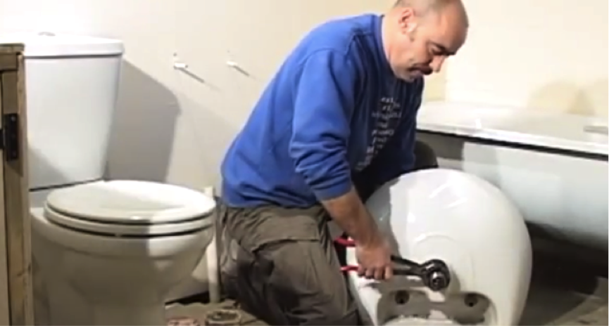 step-6-tightening-the-wastage-pipe