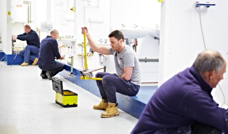 7 reasons why you should train as a plumber