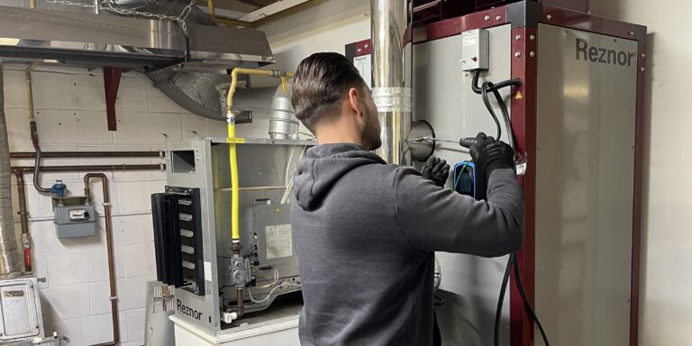 What is covered in the Commercial Gas Changeover course?