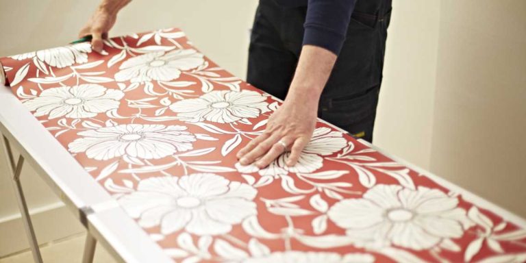 How to refresh a room with wallpaper