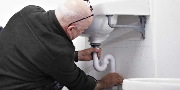 What can plumbers earn at different stages in their careers?