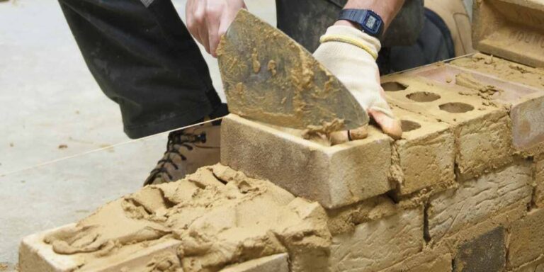 How much can a bricklayer earn?