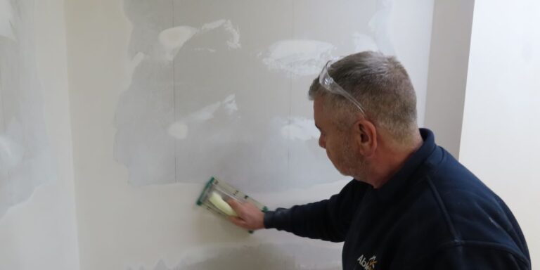 Plastering or dry lining: we compare the two wall finishes