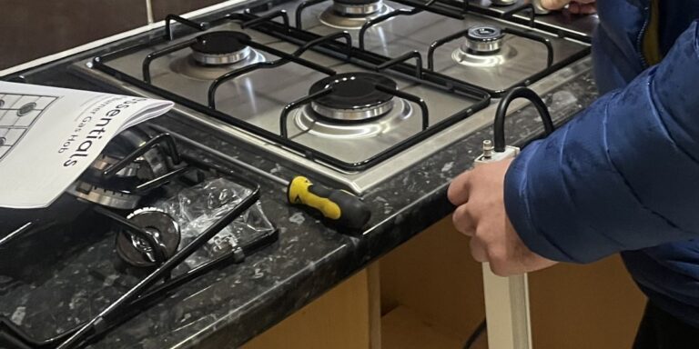 What can gas engineers earn at different stages in their careers?